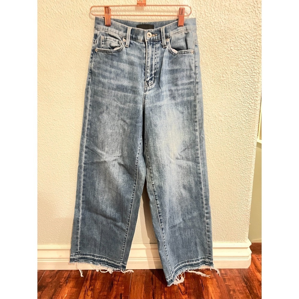 Uniqlo Womens Medium Denim Cropped Denim Raw Hem Jeans Sz 23 Minimalist Staple
